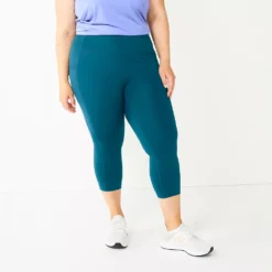 Plus Size Tek Gear® Ultrastretch Pocket High-Waisted Capri Leggings