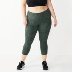 Plus Size Tek Gear® Essential High-Waisted Capri Leggings